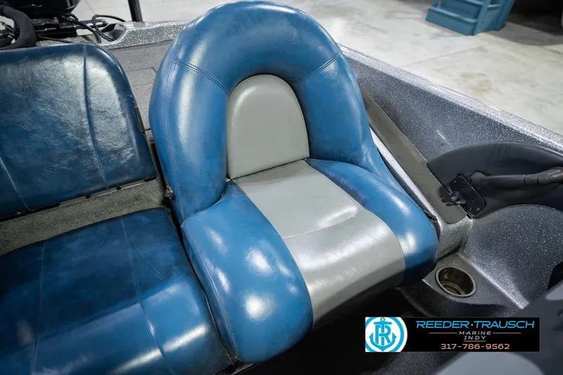 Slide: The Image of 2007 Ranger 188 VS boat seats in blue and gray upholstery. - 45