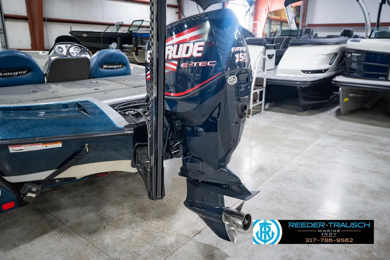 Slide: The Image of 2007 Ranger 188 VS boat with Evinrude E-TEC 150 engine in showroom. - 51