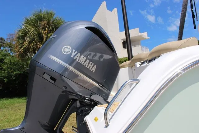 Slide: The Image of Sea Hunt Ultra 235 SE 2018 - 18