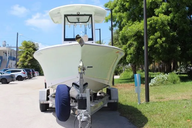 Slide: The Image of Sea Hunt Ultra 235 SE 2018 - 9