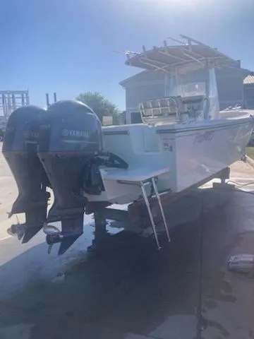 Slide: The Image of Parker Marine 2501 Center Console 2015 - 4