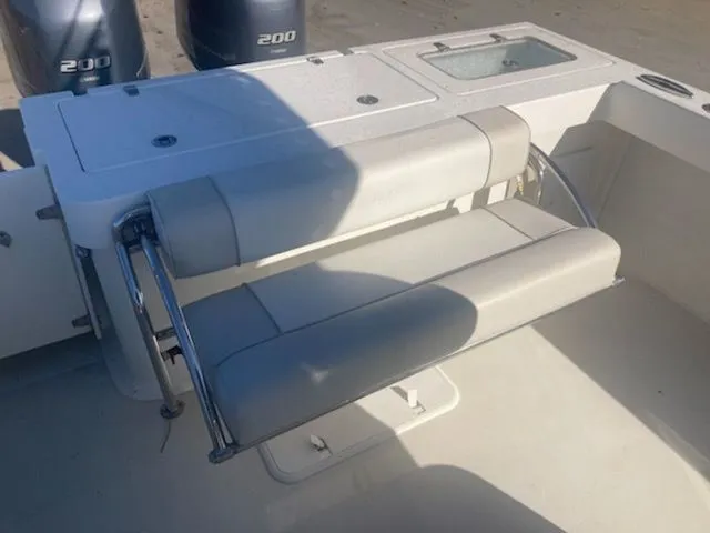 Slide: The Image of Parker Marine 2501 Center Console 2015 - 5