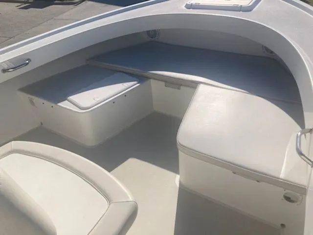 Slide: The Image of Parker Marine 2501 Center Console 2015 - 7