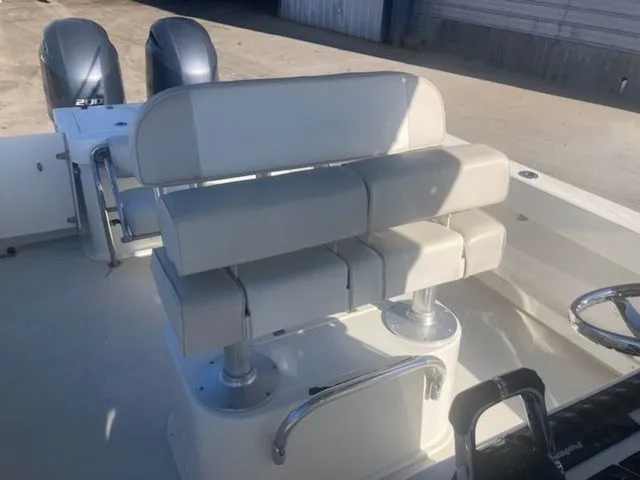 Slide: The Image of Parker Marine 2501 Center Console 2015 - 8
