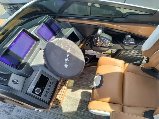 Slide: The Image of Tahoe Grand Tahoe Elite Windshield 27 FT 2026 - 3