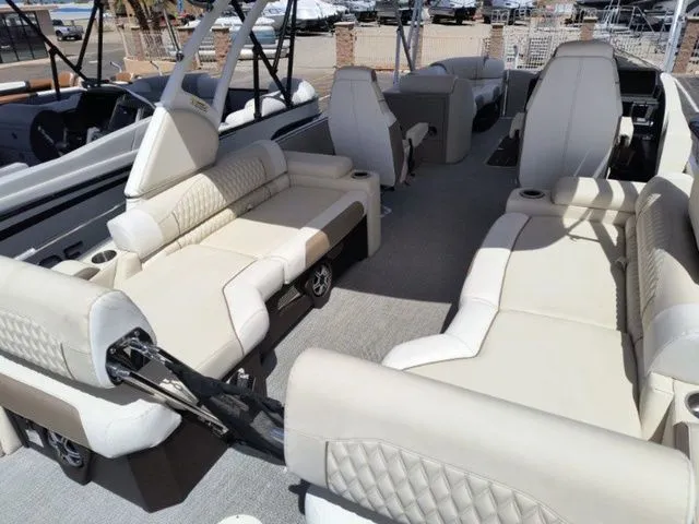 Slide: The Image of Tahoe Cascade Quad Lounge Shift 25 FT 2026 - 18