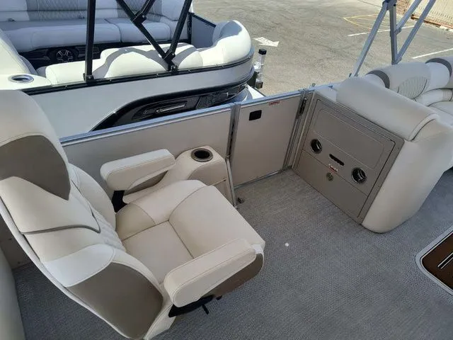 Slide: The Image of Tahoe Cascade Quad Lounge Shift 25 FT 2026 - 6