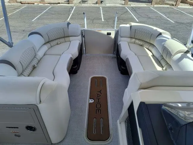 Slide: The Image of Tahoe Cascade Quad Lounge Shift 25 FT 2026 - 8
