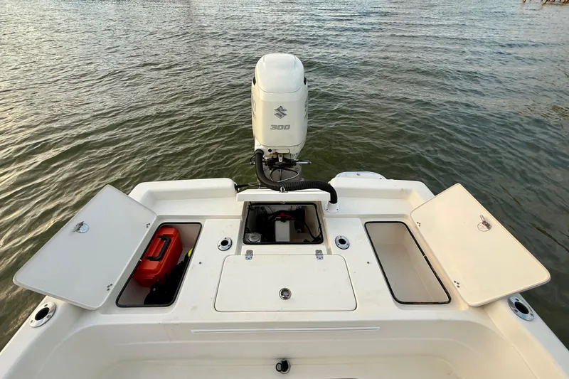Slide: The Image of 2009 ShearWater 2400Z boat with Suzuki 300 engine on calm water. - 27