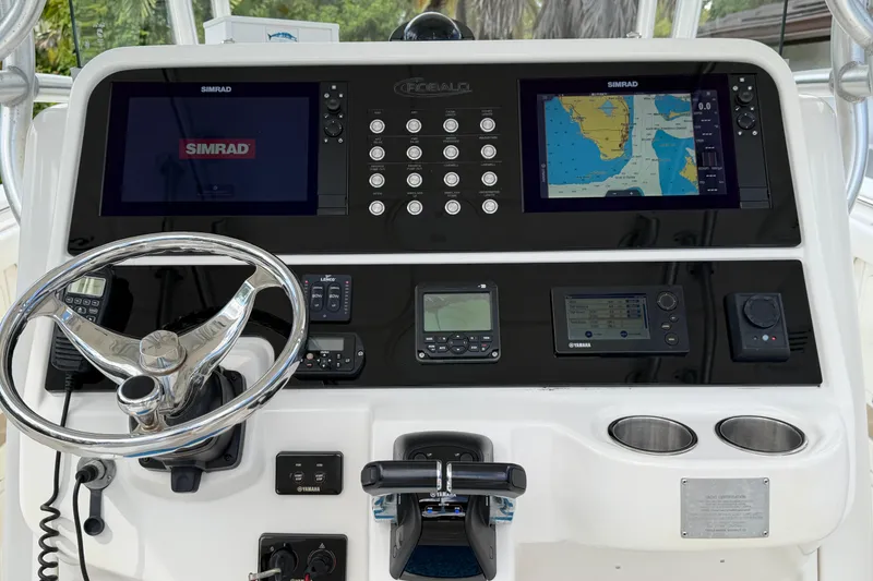 Slide: The Image of 2015 Robalo R300 Center Console dashboard with Simrad displays and Yamaha controls. - 19