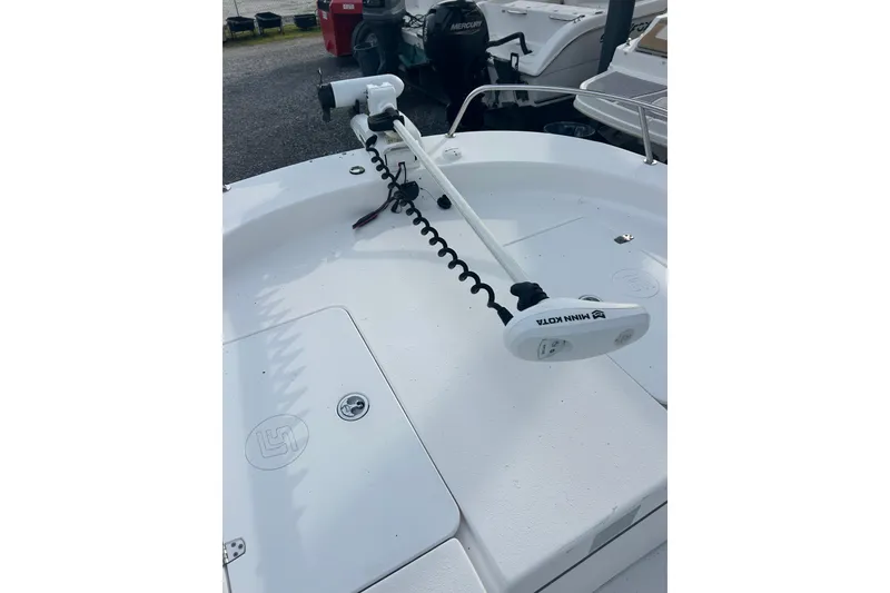 Slide: The Image of 2011 Carolina Skiff 258 DLV boat deck with Minn Kota trolling motor. - 9