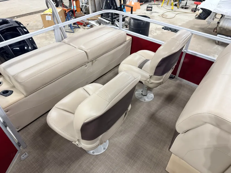 Slide: The Image of Sun Tracker Fishin Barge 22 DLX XP3 Tritoon & 150HP Mercury 4Stroke - $39,995 2019 - 47