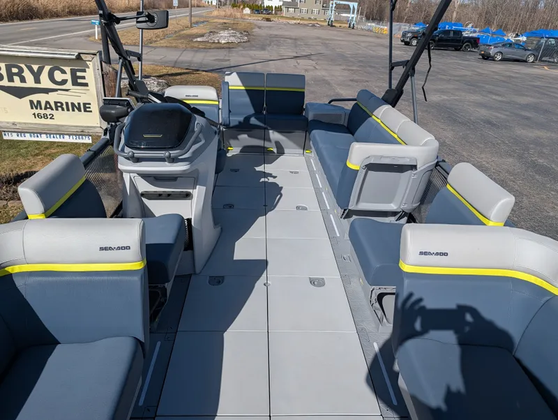 Slide: The Image of Sea-Doo Switch Cruise Limited 21 - 230 hp 2024 - 3