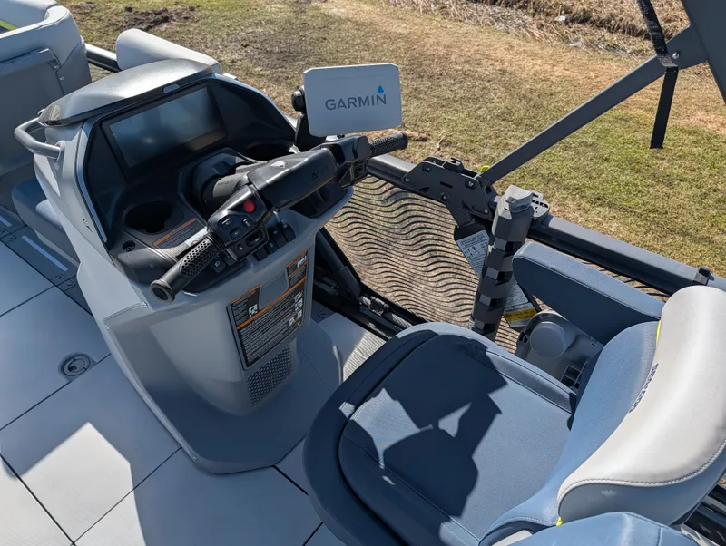 Slide: The Image of Sea-Doo Switch Cruise Limited 21 - 230 hp 2024 - 4