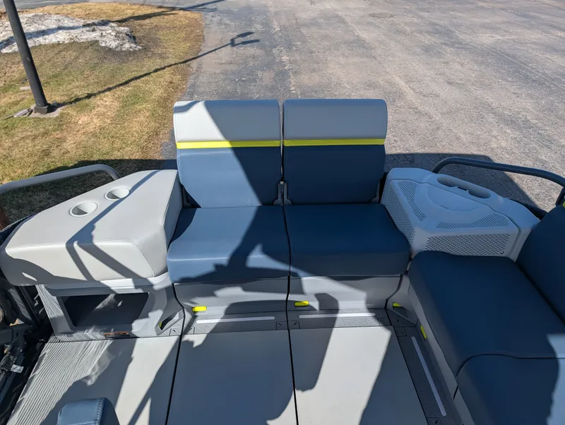 Slide: The Image of Sea-Doo Switch Cruise Limited 21 - 230 hp 2024 - 5