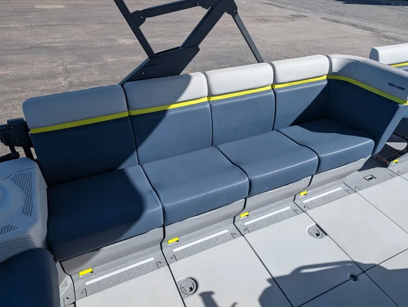 Slide: The Image of Sea-Doo Switch Cruise Limited 21 - 230 hp 2024 - 6