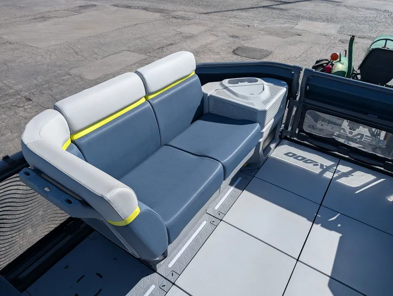 Slide: The Image of Sea-Doo Switch Cruise Limited 21 - 230 hp 2024 - 7