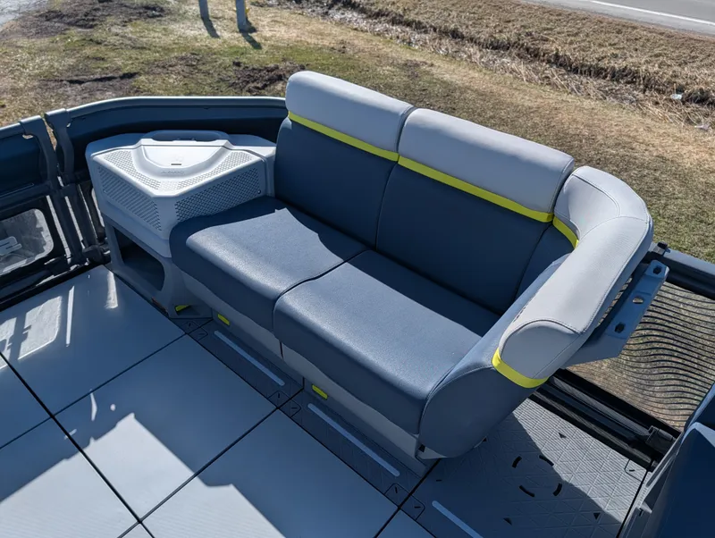 Slide: The Image of Sea-Doo Switch Cruise Limited 21 - 230 hp 2024 - 8