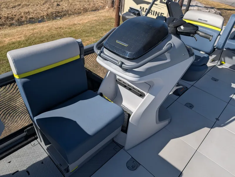Slide: The Image of Sea-Doo Switch Cruise Limited 21 - 230 hp 2024 - 9