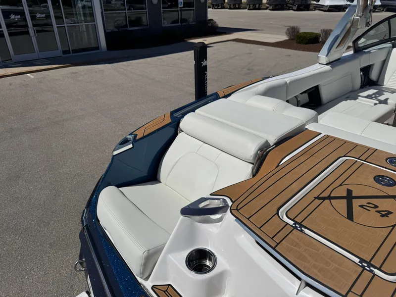 Slide: The Image of MasterCraft X24 2022 - 19