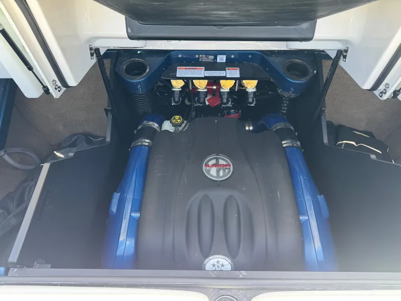 Slide: The Image of MasterCraft X24 2022 - 21