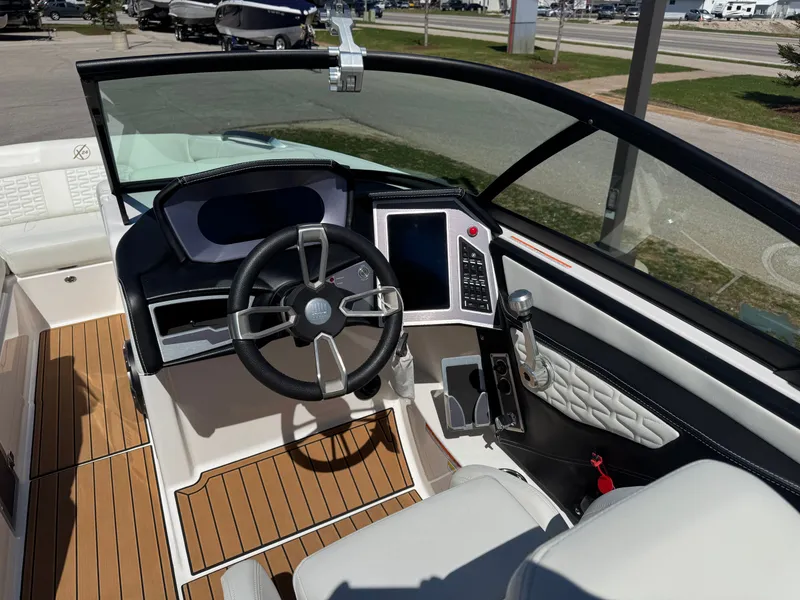 Slide: The Image of MasterCraft X24 2022 - 8