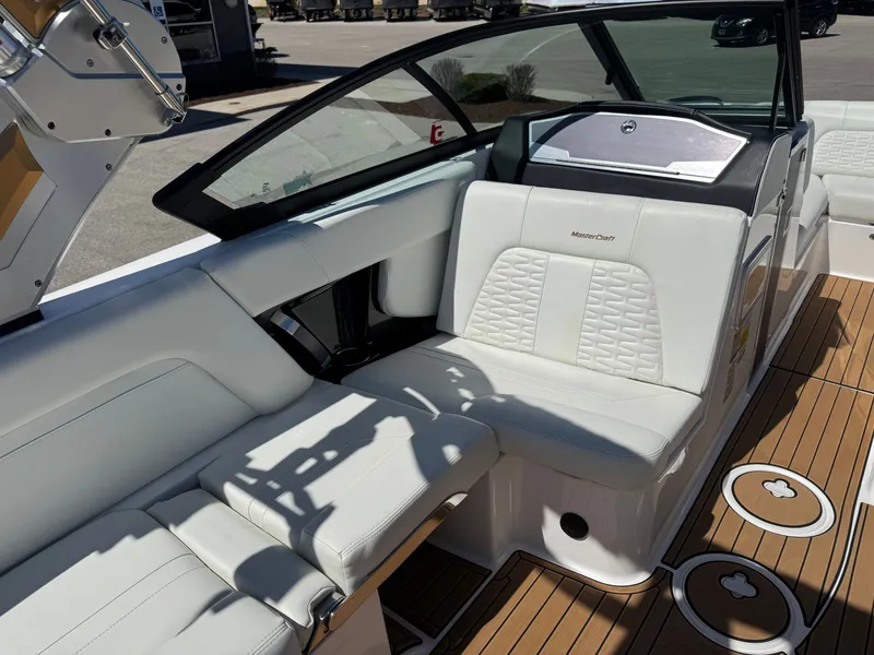 Slide: The Image of MasterCraft X24 2022 - 9