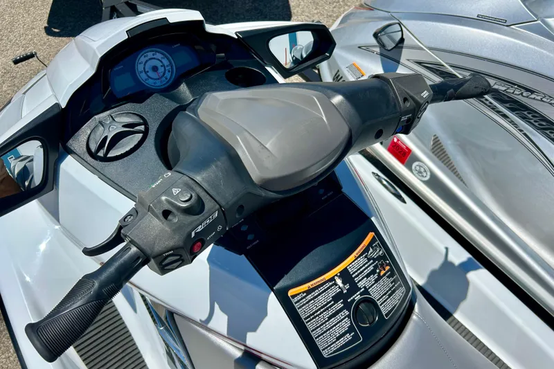 Slide: The Image of 2016 Yamaha FX Cruiser SHO dashboard and handlebars, featuring control panel and speedometer. - 30