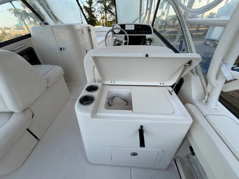 Slide: The Image of Grady-White Freedom 285 2016 - 25