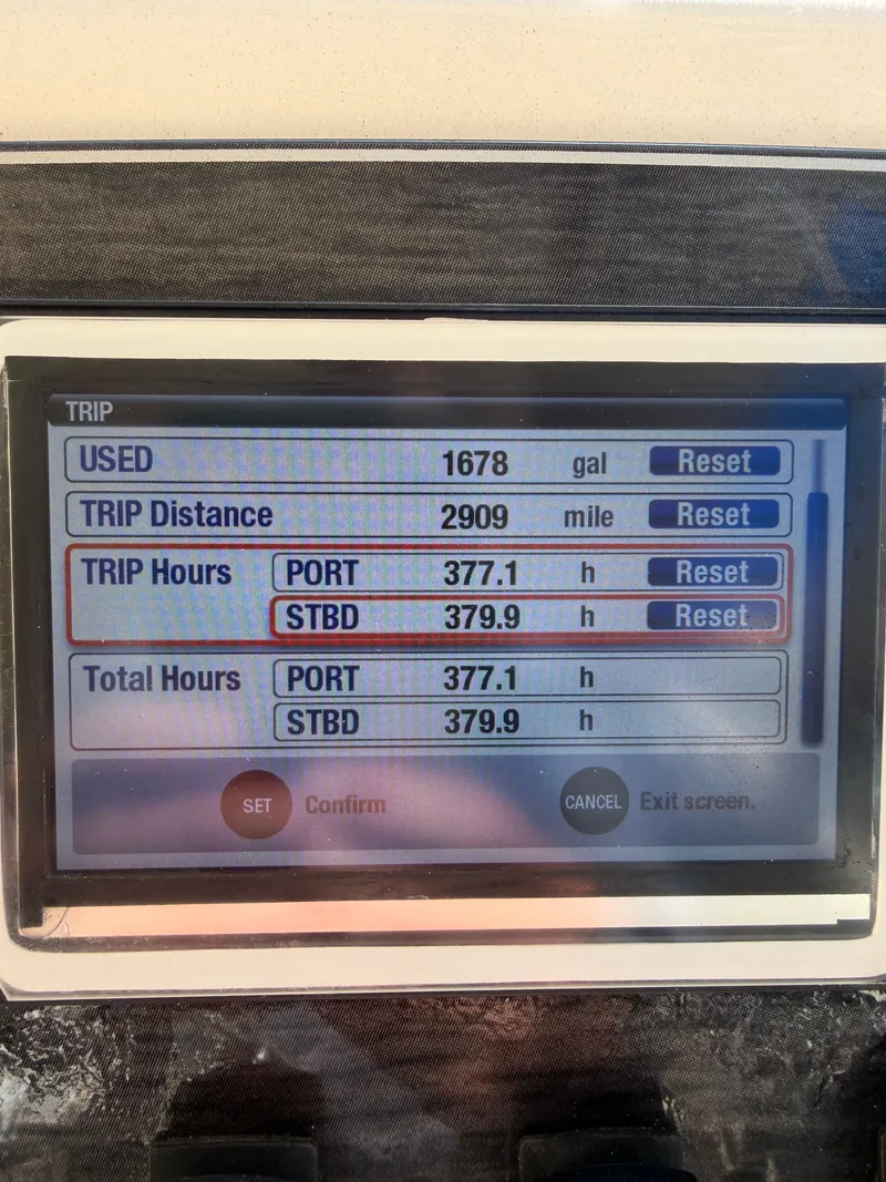 Slide: The Image of Grady-White Freedom 285 2016 - 28