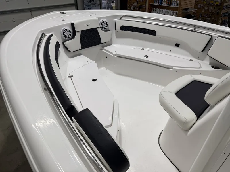 Slide: The Image of Tidewater 220 LXF 2026 - 7