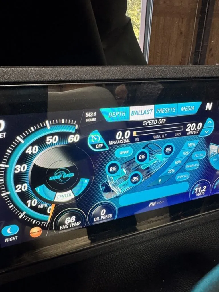 Slide: The Image of Malibu Wakesetter 22 VLX 2015 - 10