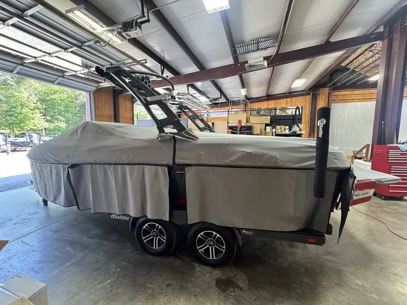 Slide: The Image of Malibu Wakesetter 22 VLX 2015 - 11