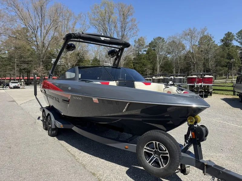 Slide: The Image of Malibu Wakesetter 22 VLX 2015 - 4