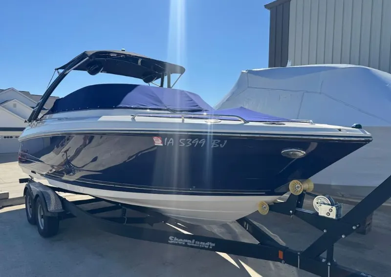 The Image of Monterey 244 FS 2011 - 0