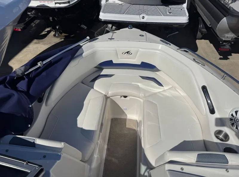 Slide: The Image of Monterey 244 FS 2011 - 5