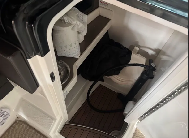 Slide: The Image of Sea Ray SLX 280 2018 - 10