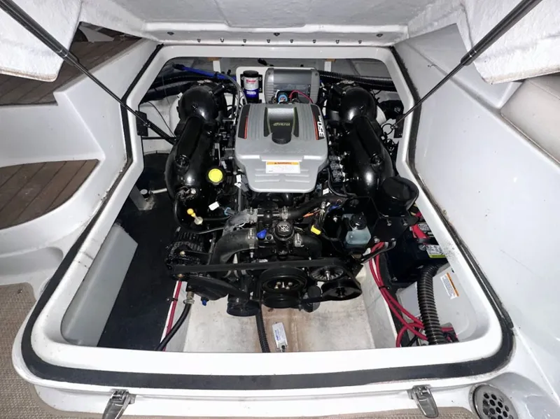 Slide: The Image of Crownline Boats Eclipse E4 2014 - 9