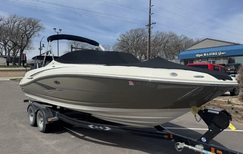 The Image of Sea Ray 230 SEL 2010 - 0