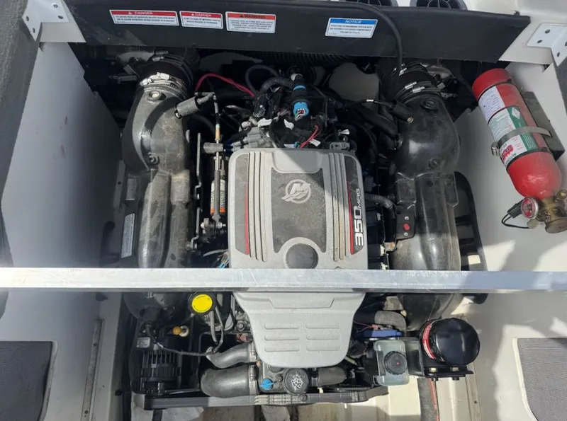 Slide: The Image of Sea Ray 230 SEL 2010 - 8