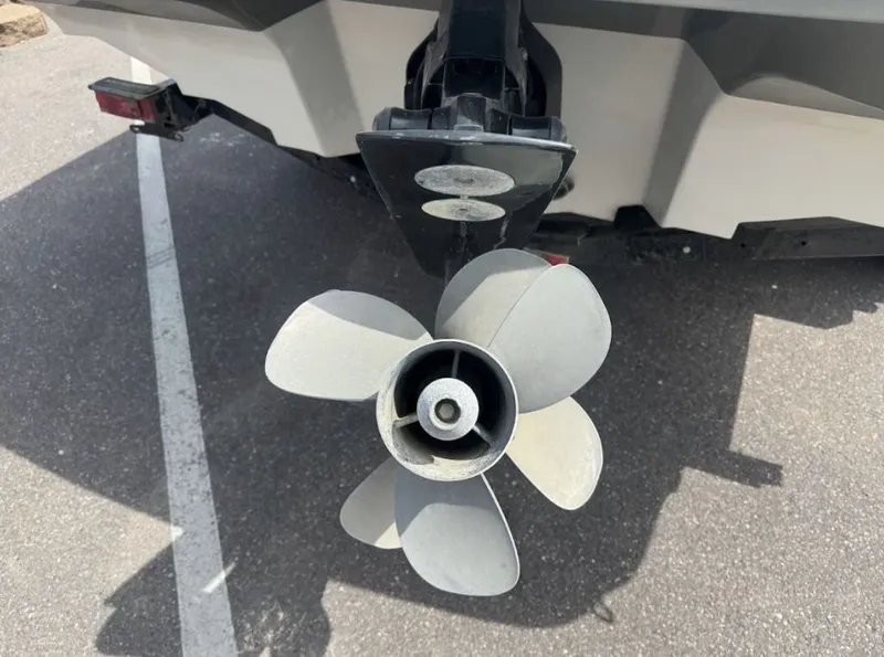 Slide: The Image of Sea Ray 230 SEL 2010 - 9