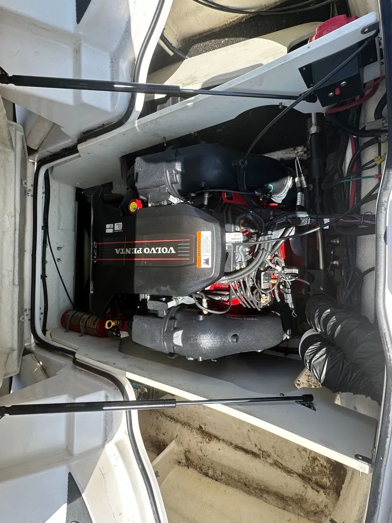 Slide: The Image of Regal 2300 Bowrider 2013 - 6