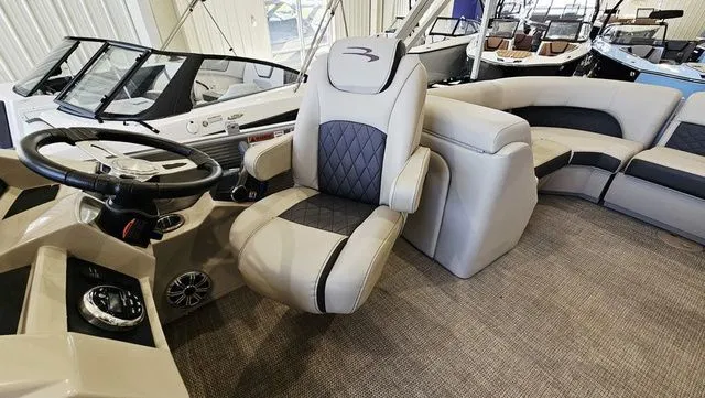 Slide: The Image of Bennington SX 22 Premium 2019 - 10