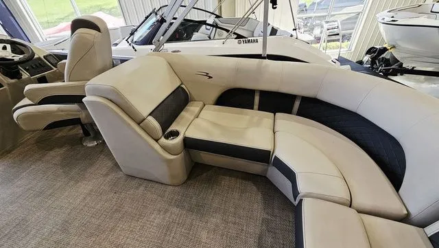 Slide: The Image of Bennington SX 22 Premium 2019 - 13