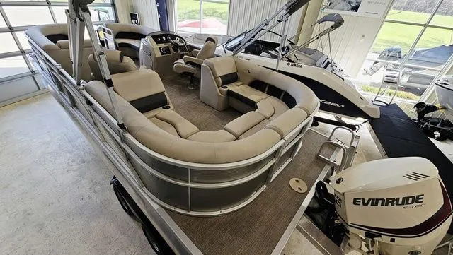 Slide: The Image of Bennington SX 22 Premium 2019 - 4