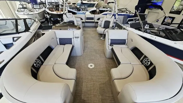 Slide: The Image of Bennington SX 22 Premium 2019 - 6