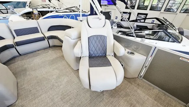 Slide: The Image of Bennington SX 22 Premium 2019 - 9