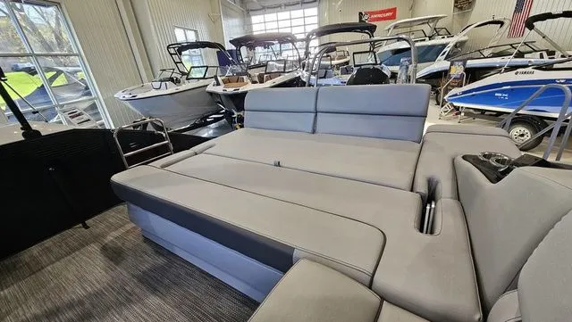 Slide: The Image of Bennington R 23 Swingback 2020 - 10