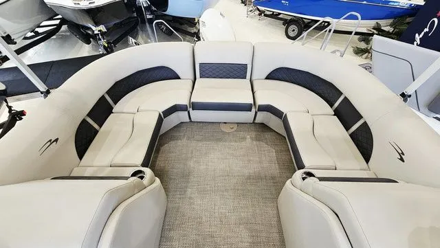 Slide: The Image of Bennington SX 22 Premium 2019 - 11