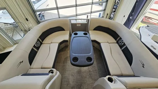 Slide: The Image of Bennington SX 22 Premium 2019 - 15